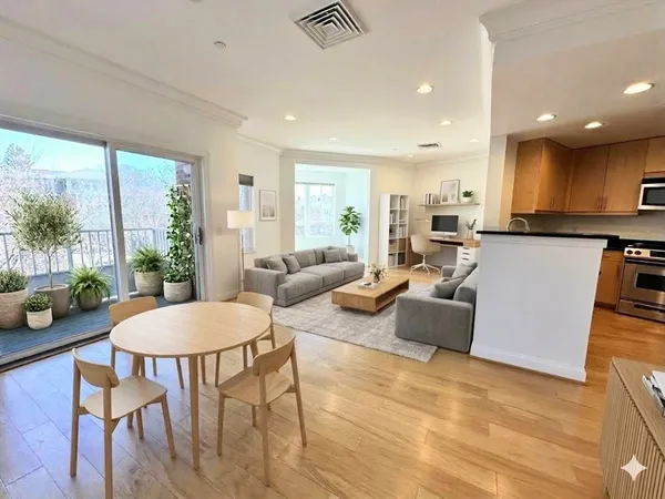 $1,075,000 | 629 Hammond Street, Unit E205, Brookline, MA 02467