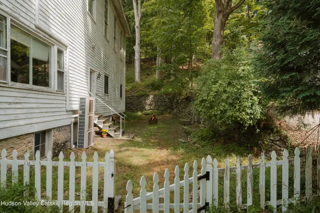 a view of a house with a small yard