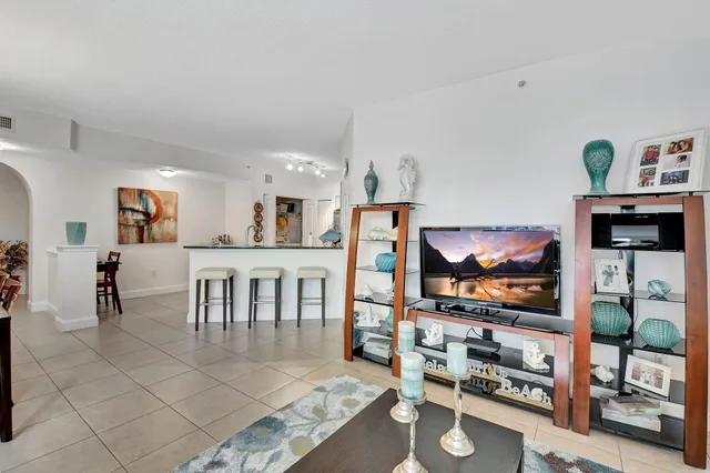 $1,050,000 | 225 Northeast 1st Street, Unit 214, Delray Beach, FL 33444