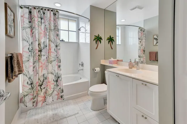 $1,050,000 | 225 Northeast 1st Street, Unit 214, Delray Beach, FL 33444