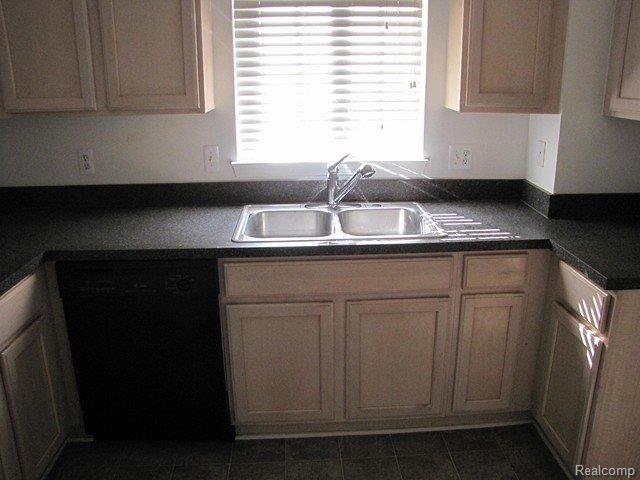 20336 Rodeo Court, Unit 92 Southfield, MI 48075 - Photo 5 of 6 IMG_6820