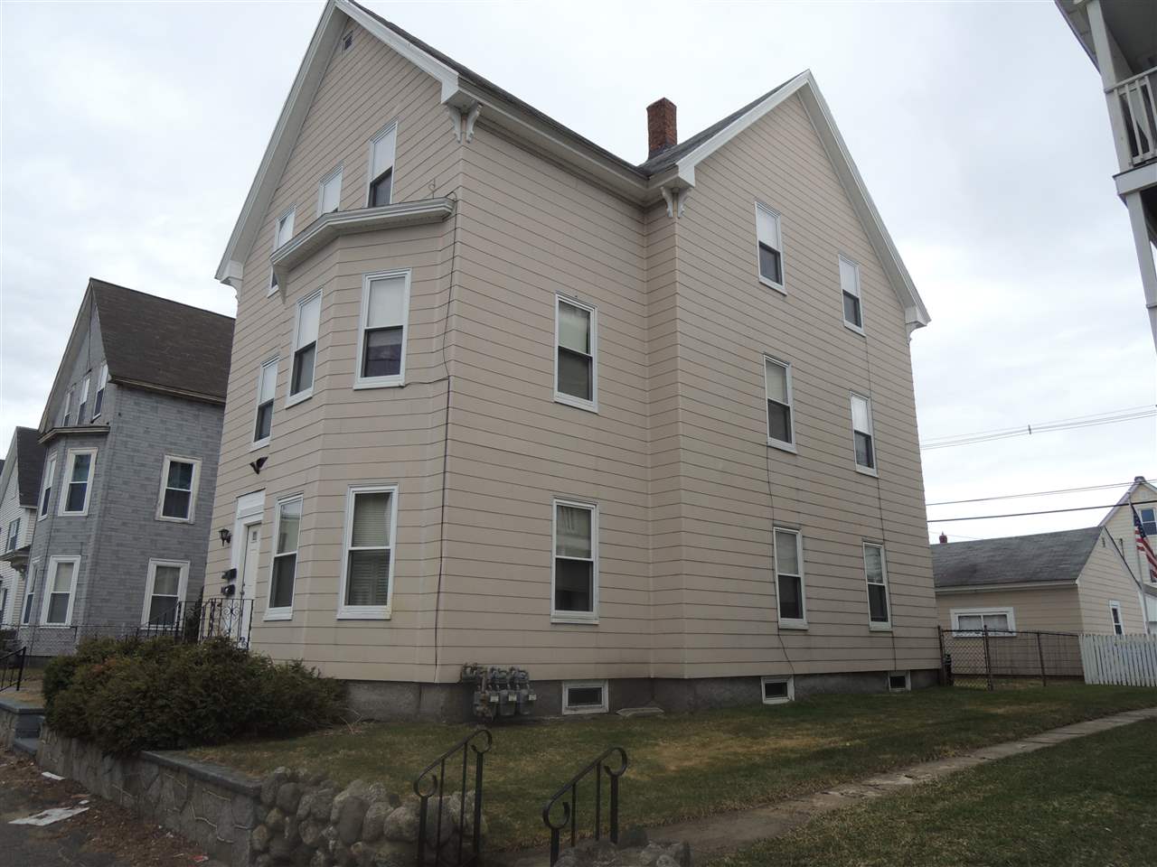 568 Rimmon Street Manchester, NH 03102 - Photo 2 of 12