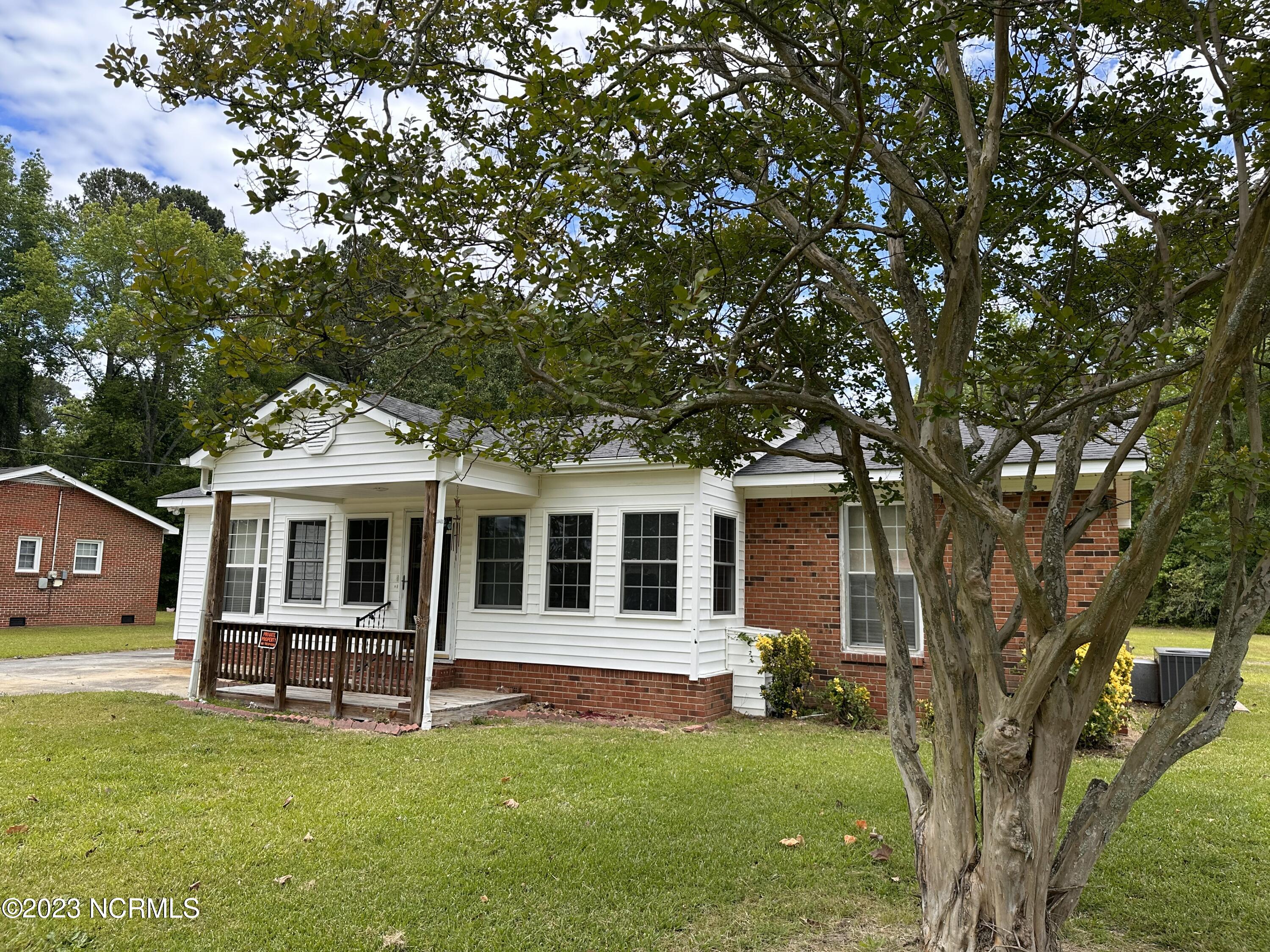 99 Rocket Road Lumberton, NC 28360 - Photo 6 of 18 IMG_8226