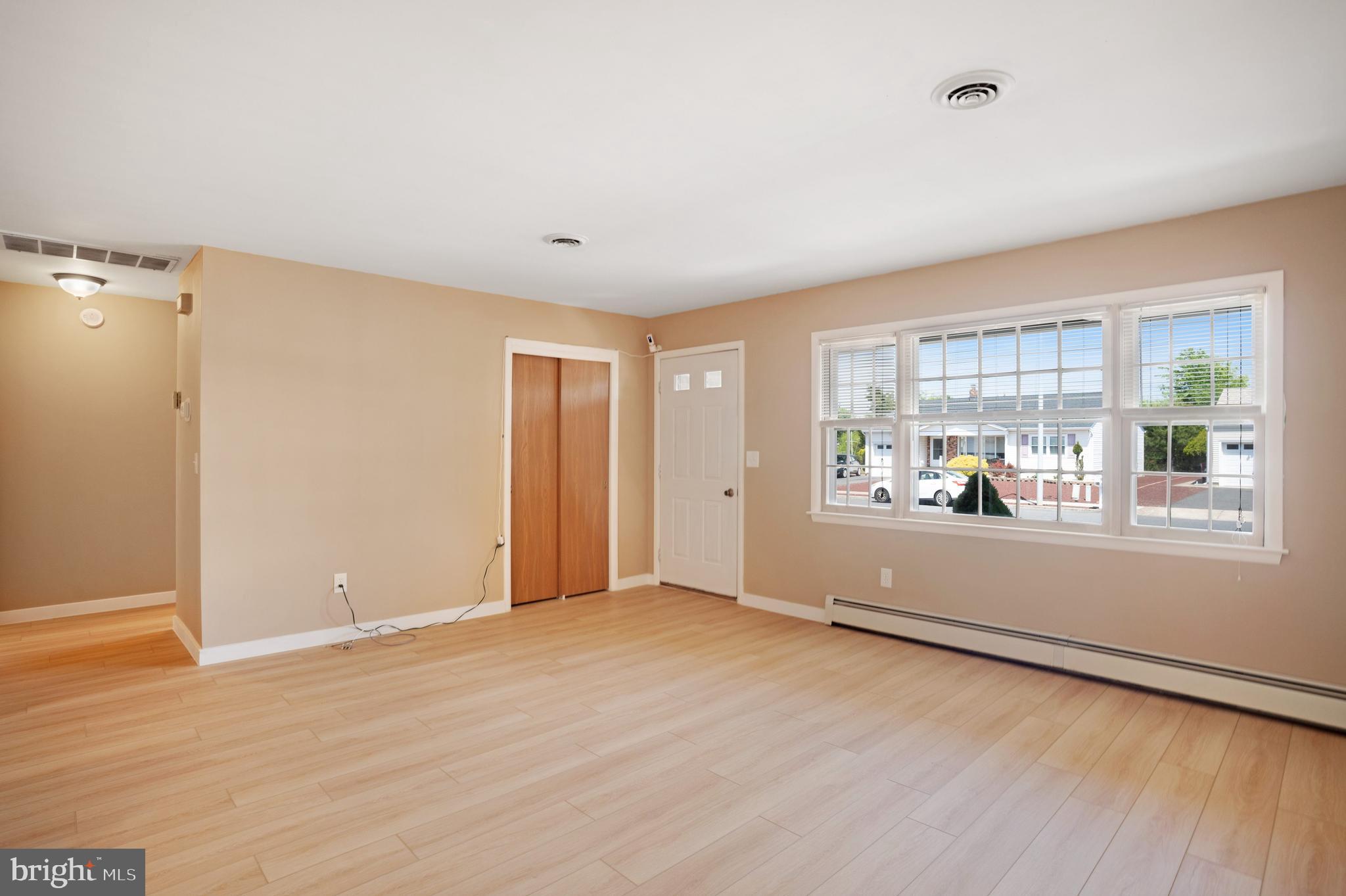 9 Norway Road Toms River, NJ 08757 - Photo 6 of 33 Living Room