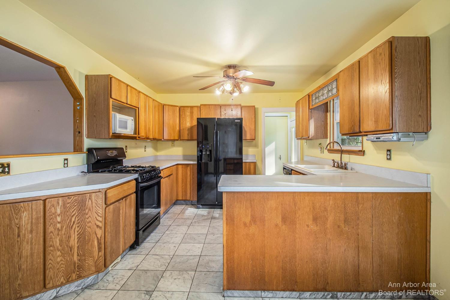 450 Magic Street Pinckney, MI 48169 - Photo 8 of 31 Photo 8