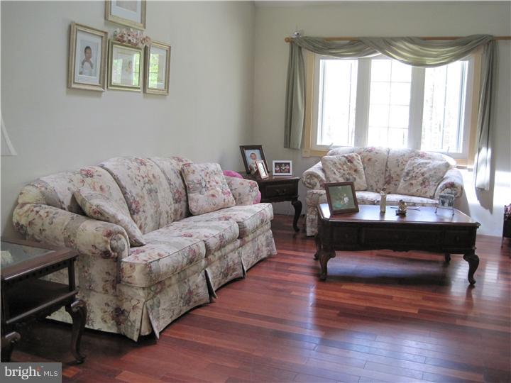452 Carranza Road Tabernacle, NJ 08088 - Photo 5 of 13 Living Room