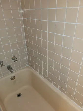 $1,900 | 4643 Church Street, Unit C, Skokie, IL 60076