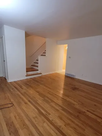 $1,900 | 4643 Church Street, Unit C, Skokie, IL 60076