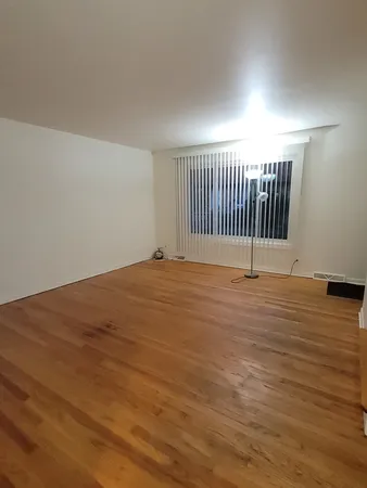 $1,900 | 4643 Church Street, Unit C, Skokie, IL 60076