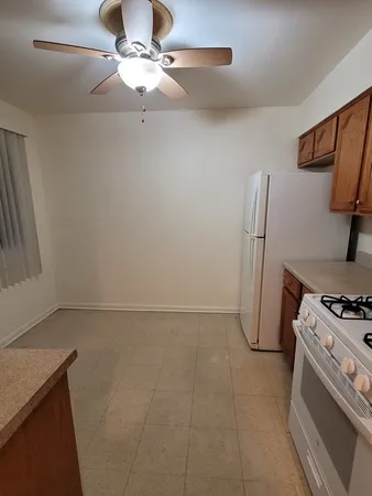 $1,900 | 4643 Church Street, Unit C, Skokie, IL 60076