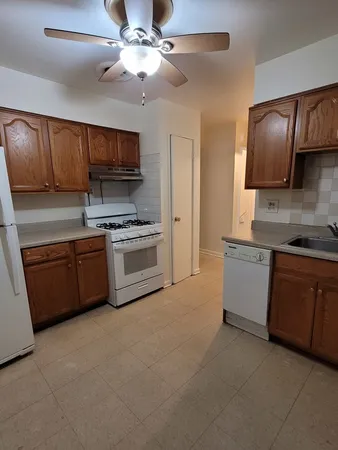 $1,900 | 4643 Church Street, Unit C, Skokie, IL 60076