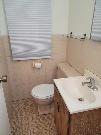 $1,900 | 4643 Church Street, Unit C, Skokie, IL 60076