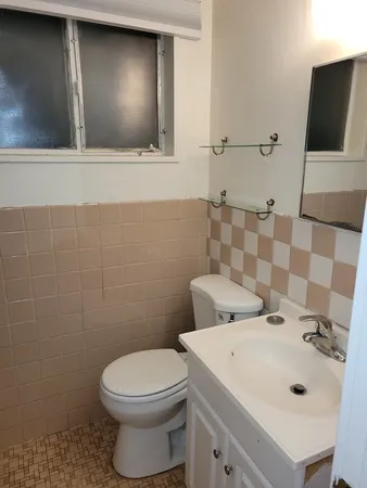 $1,900 | 4643 Church Street, Unit C, Skokie, IL 60076