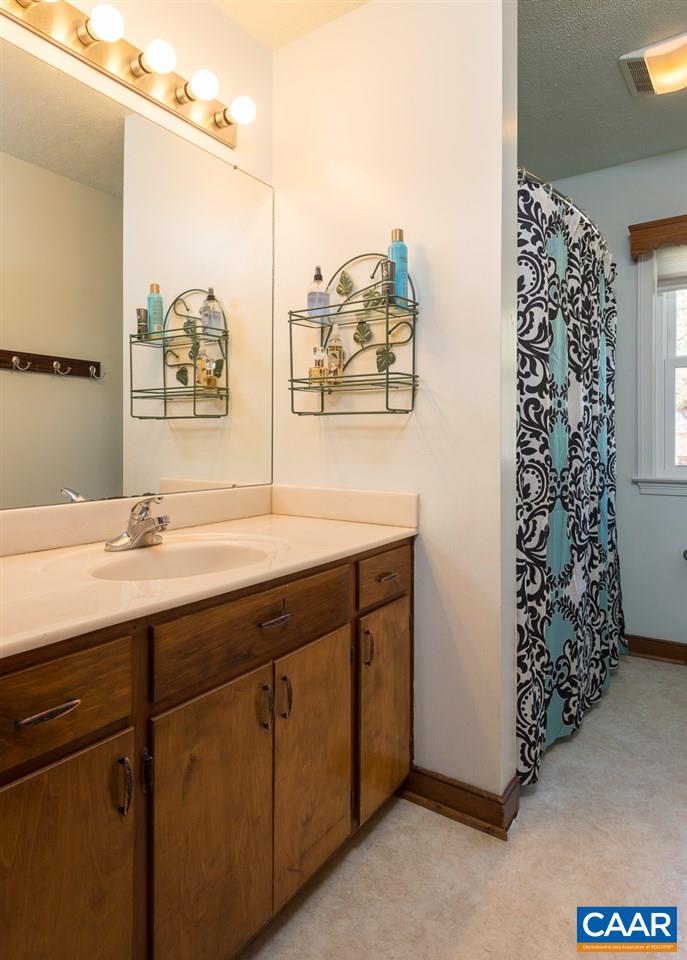 1423 Forest Ridge Road Charlottesville, VA 22903 - Photo 8 of 22 Hallway full bath serving two bedrooms