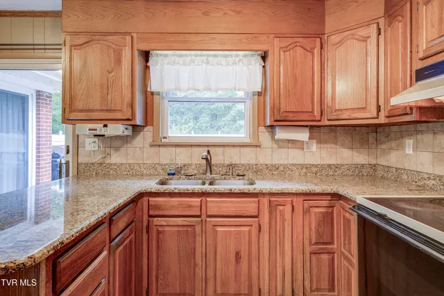 $319,900 | 206 Sycamore Street, Erwin, TN 37650