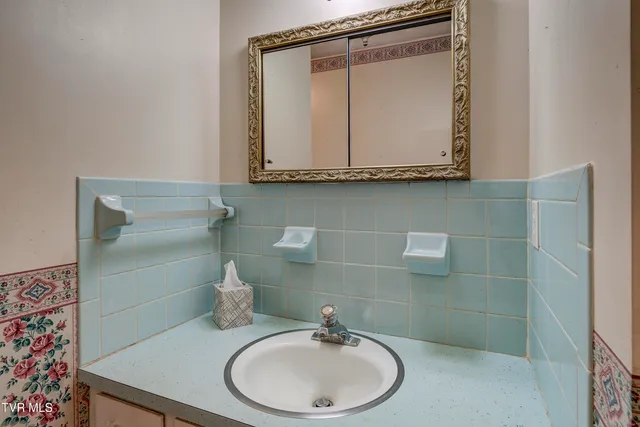 $319,900 | 206 Sycamore Street, Erwin, TN 37650