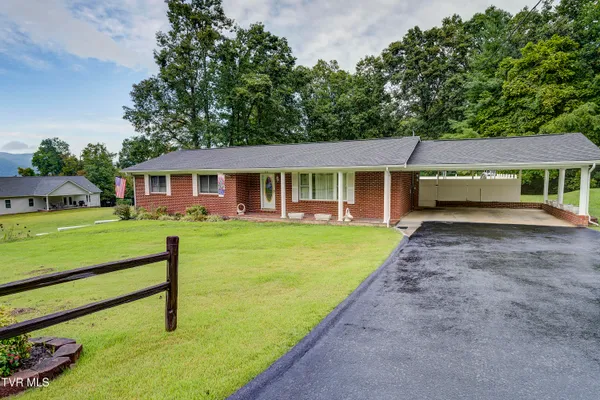 $319,900 | 206 Sycamore Street, Erwin, TN 37650