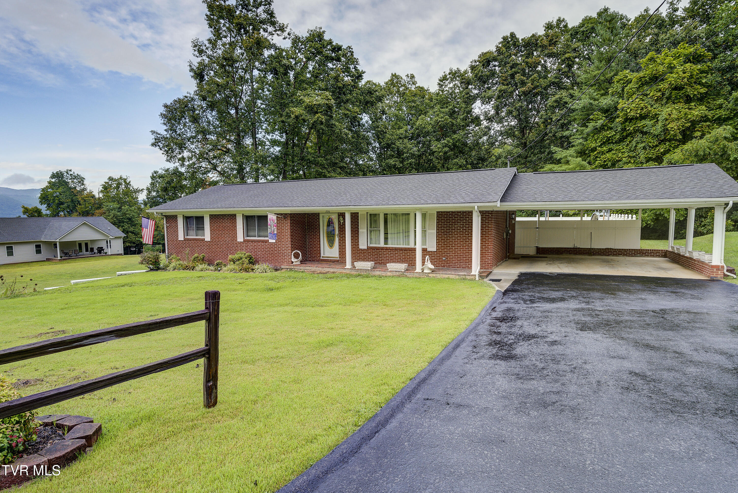 206 Sycamore Street Erwin, TN 37650 - Photo 3 of 61 Sycamore-52