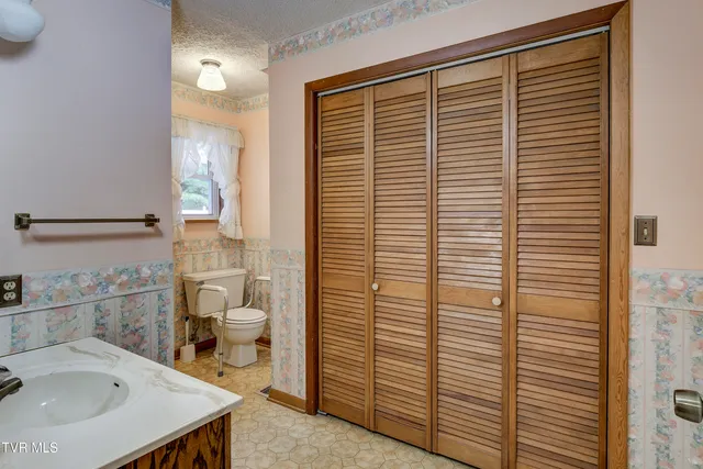 $319,900 | 206 Sycamore Street, Erwin, TN 37650