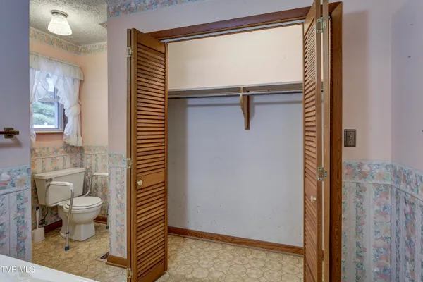 $319,900 | 206 Sycamore Street, Erwin, TN 37650