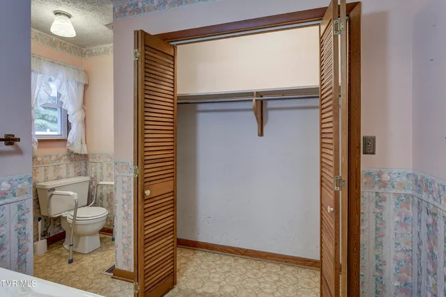 $319,900 | 206 Sycamore Street, Erwin, TN 37650