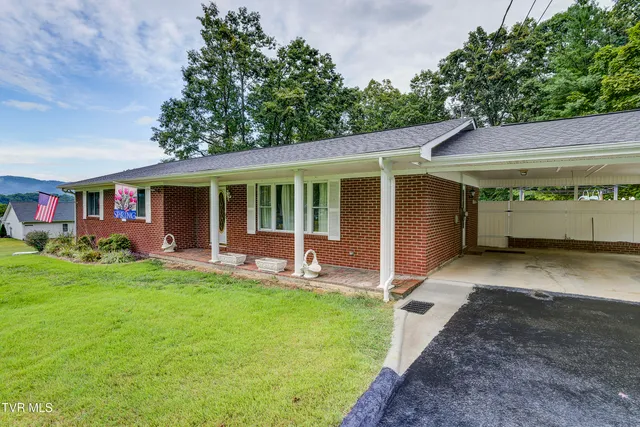 $319,900 | 206 Sycamore Street, Erwin, TN 37650