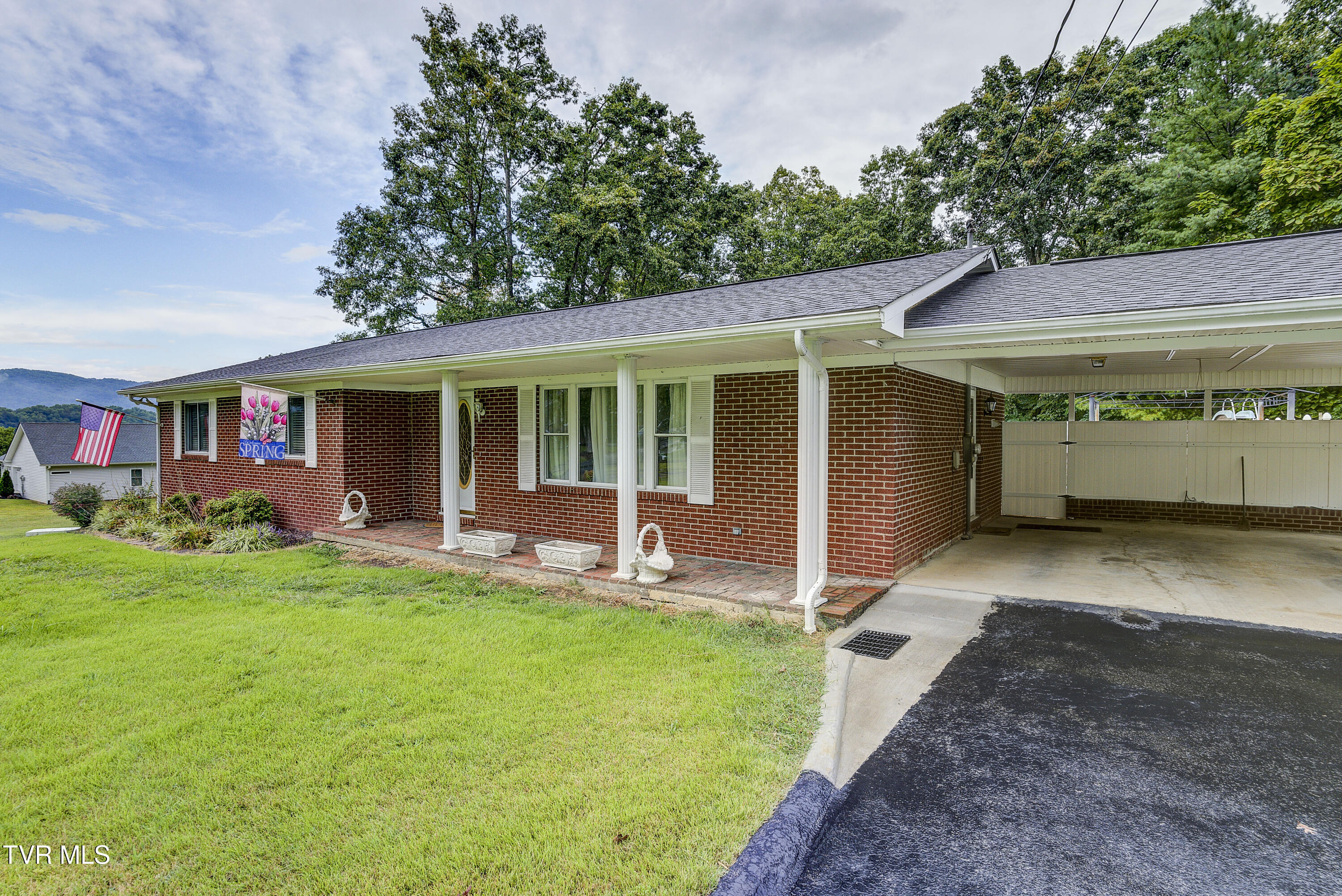 206 Sycamore Street Erwin, TN 37650 - Photo 4 of 61 Sycamore-45