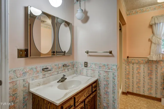 $319,900 | 206 Sycamore Street, Erwin, TN 37650