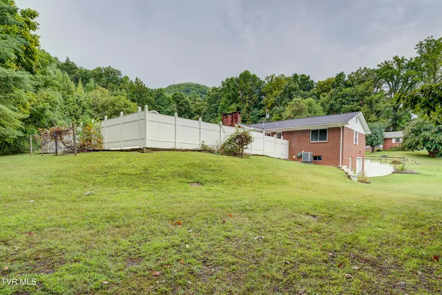 $319,900 | 206 Sycamore Street, Erwin, TN 37650