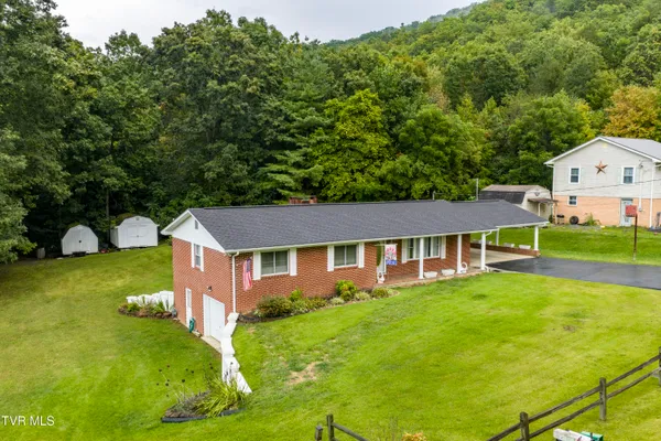 $319,900 | 206 Sycamore Street, Erwin, TN 37650