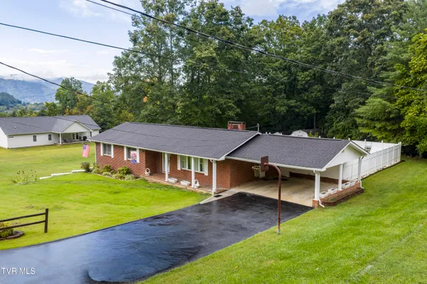 $319,900 | 206 Sycamore Street, Erwin, TN 37650