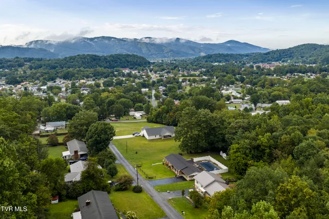 $319,900 | 206 Sycamore Street, Erwin, TN 37650