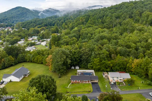 $319,900 | 206 Sycamore Street, Erwin, TN 37650