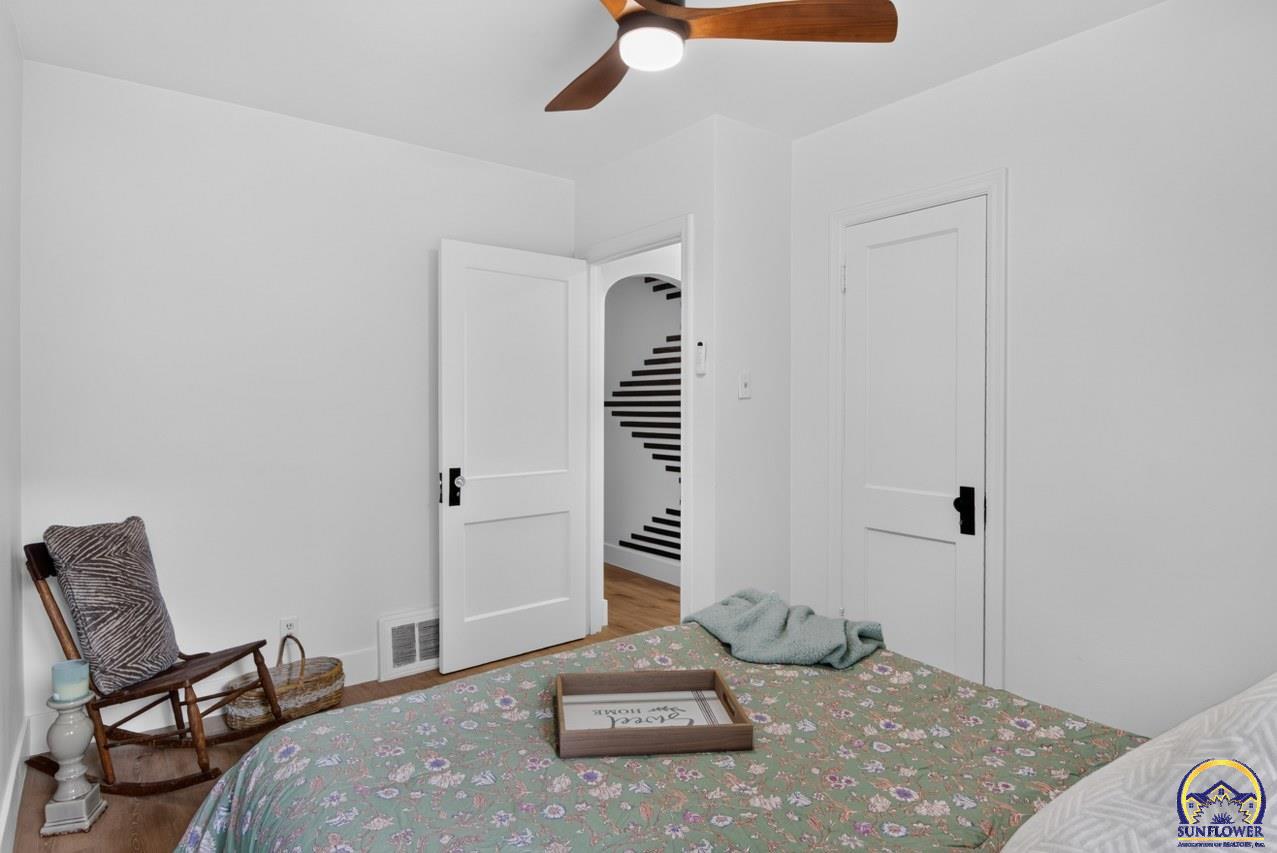 614 Southwest Webster Avenue Topeka, KS 66606 - Photo 14 of 33