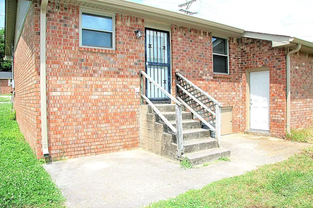 $1,400 | 3728 Village Trail, Nashville, TN 37207