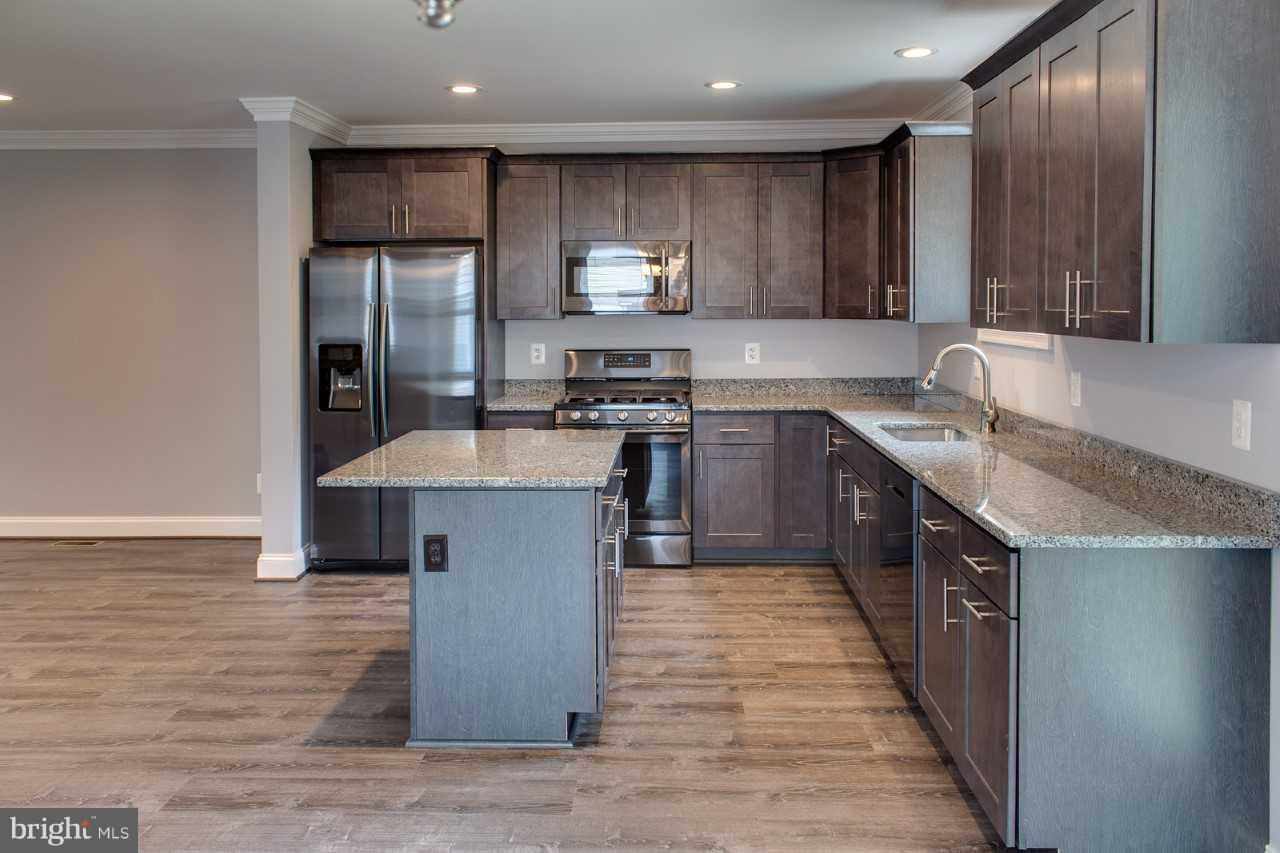 106 German Hill Road Baltimore, MD 21222 - Photo 2 of 29 Custom Gourmet kitchen