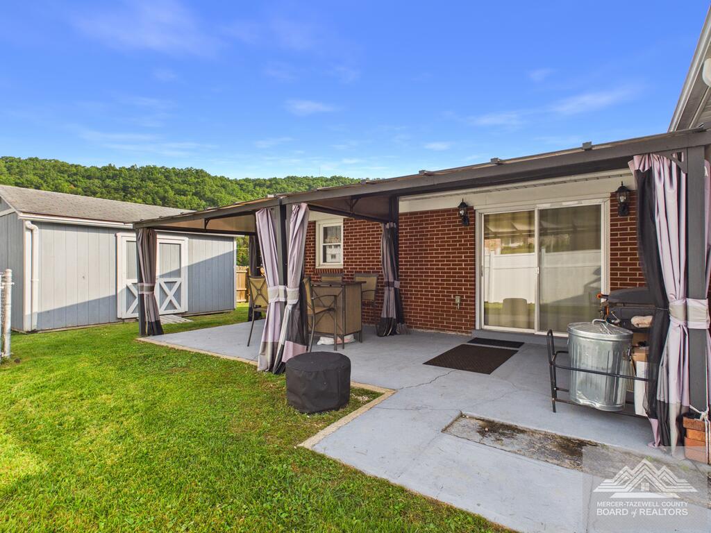 403 Ridgeway Drive Bluefield, VA 24605 - Photo 3 of 32 Gallery Image 3