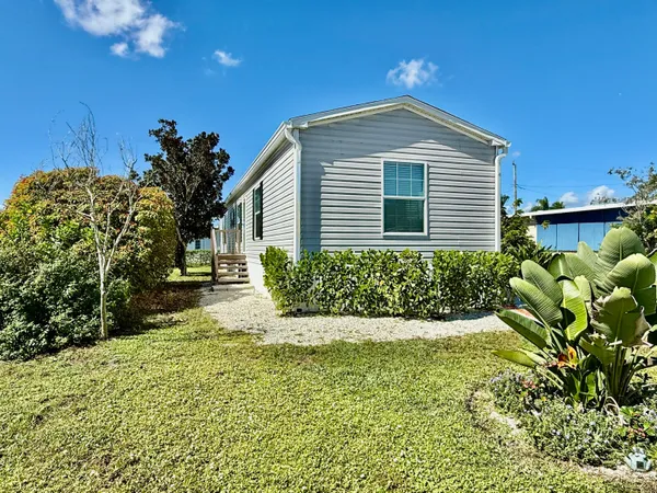 $2,000 | 8002 Southeast Skylark Avenue, Hobe Sound, FL 33455