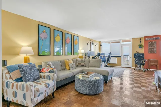 $250,000 | 2150 Center Avenue, Unit 17D, Fort Lee, NJ 07024