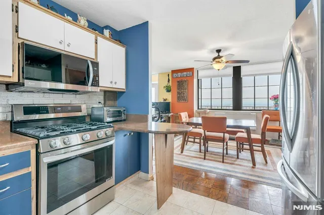 $250,000 | 2150 Center Avenue, Unit 17D, Fort Lee, NJ 07024