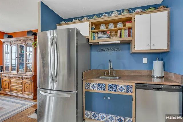 $250,000 | 2150 Center Avenue, Unit 17D, Fort Lee, NJ 07024