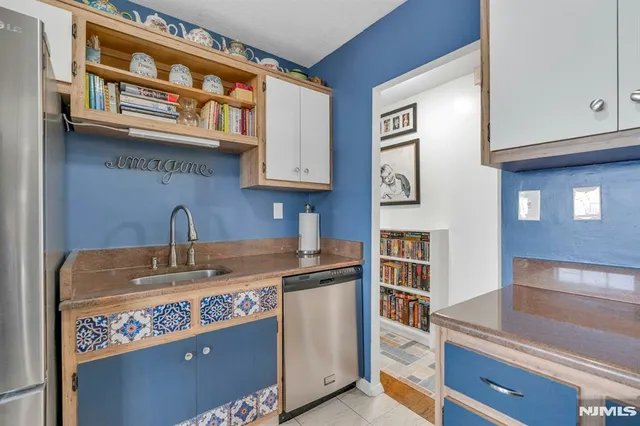 $250,000 | 2150 Center Avenue, Unit 17D, Fort Lee, NJ 07024