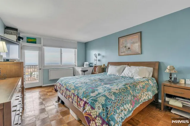 $250,000 | 2150 Center Avenue, Unit 17D, Fort Lee, NJ 07024