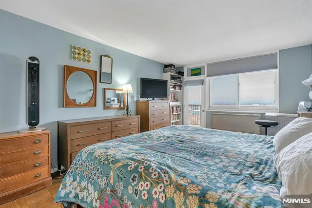 $250,000 | 2150 Center Avenue, Unit 17D, Fort Lee, NJ 07024