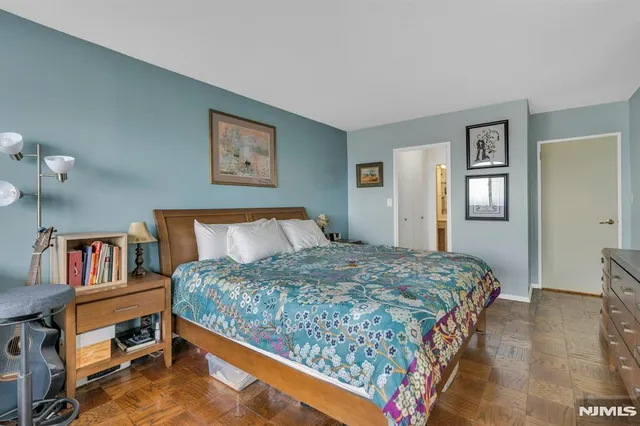 $250,000 | 2150 Center Avenue, Unit 17D, Fort Lee, NJ 07024