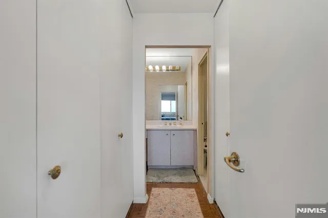 $250,000 | 2150 Center Avenue, Unit 17D, Fort Lee, NJ 07024