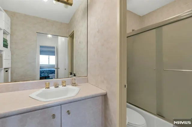 $250,000 | 2150 Center Avenue, Unit 17D, Fort Lee, NJ 07024