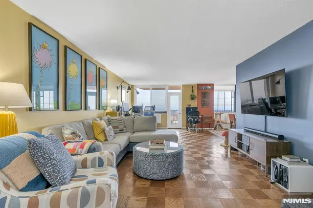 $250,000 | 2150 Center Avenue, Unit 17D, Fort Lee, NJ 07024