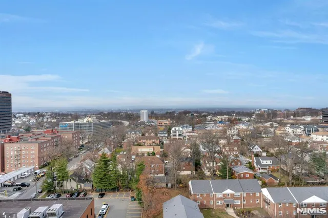 $250,000 | 2150 Center Avenue, Unit 17D, Fort Lee, NJ 07024