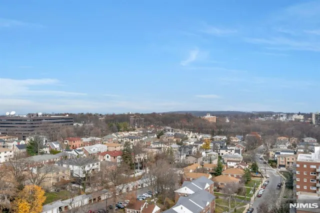 $250,000 | 2150 Center Avenue, Unit 17D, Fort Lee, NJ 07024